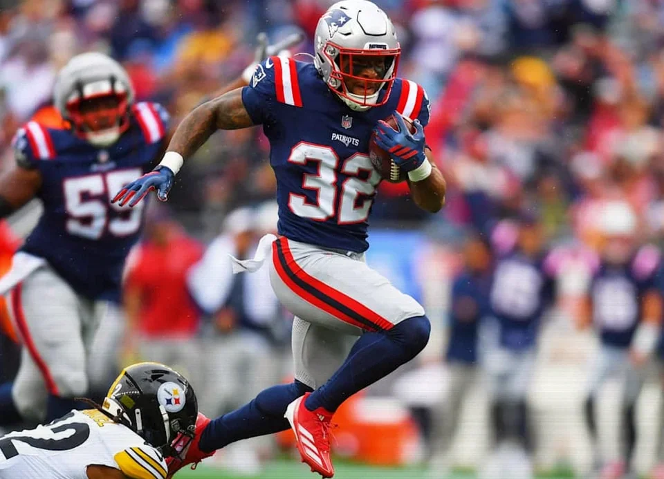 Patriots Dominate Steelers Behind Explosive Plays and Relentless Pass Rush