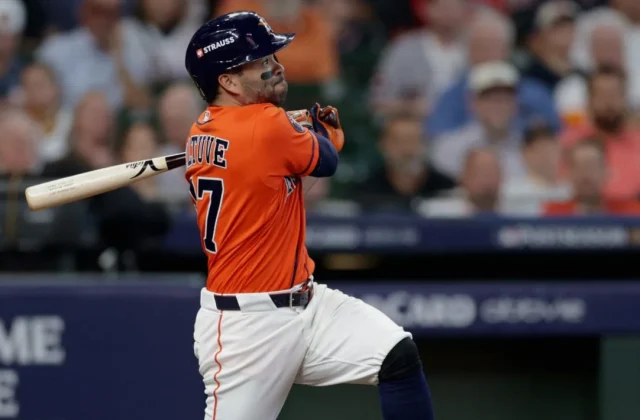 José Altuve Hits 28th Playoff Homer as Astros Rally in AL Wild Card Game 2