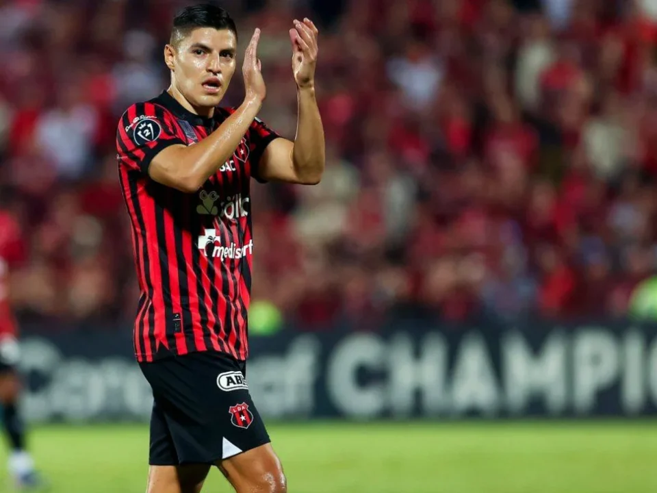 Alajuelense Fans Back Ronaldo Cisneros for Costa Rica Role
