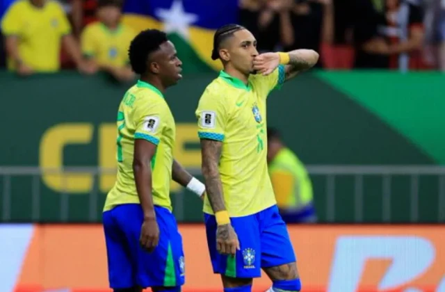 Barcelona Concern as Raphinha Leaves Brazil Match With Thigh Discomfort