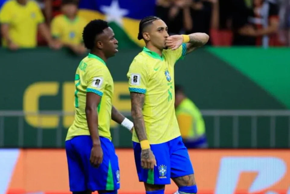 Barcelona Concern as Raphinha Leaves Brazil Match With Thigh Discomfort