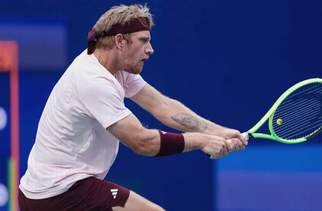Davidovich Fokina Beats Hurkacz to Claim Chengdu Title