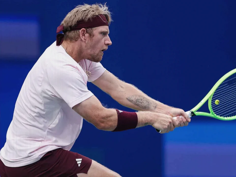 Davidovich Fokina Beats Hurkacz to Claim Chengdu Title