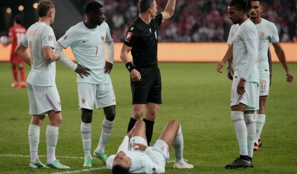 Kylian Mbappé Leaves France Match With Apparent Left Knee Injury