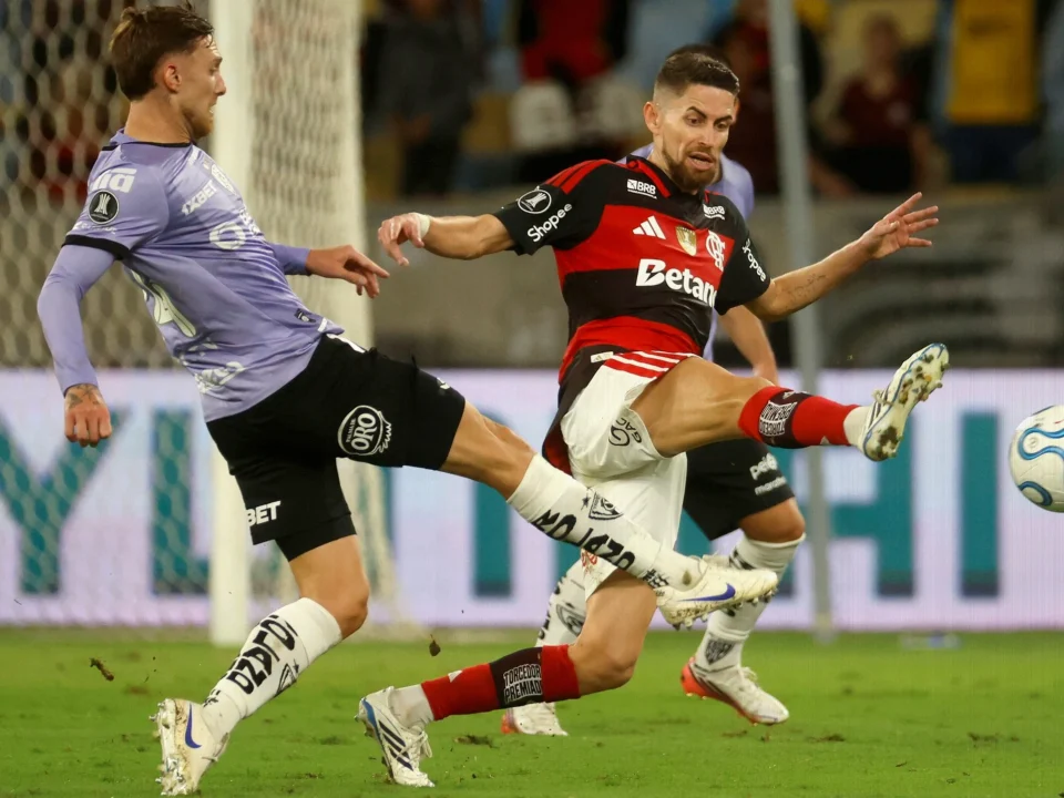Flamengo Players Slam Maracanã Pitch After Libertadores Win