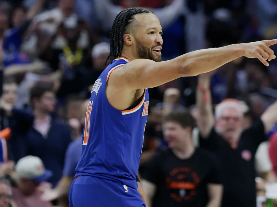 Jalen Brunson Stars With Mariska Hargitay in Emmy Awards Opening Bit