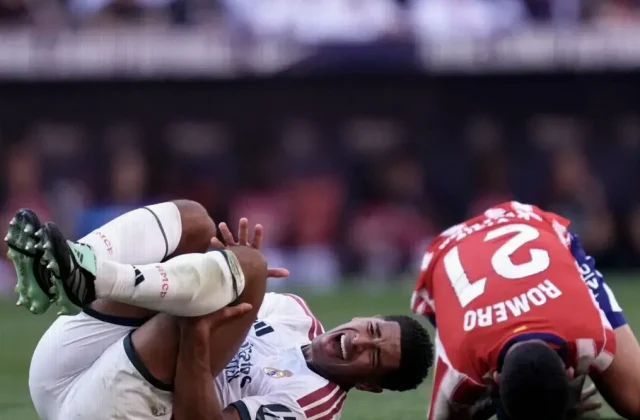 Jonathan David Fires Atlético to Derby Lead Over 10-Man Real Madrid