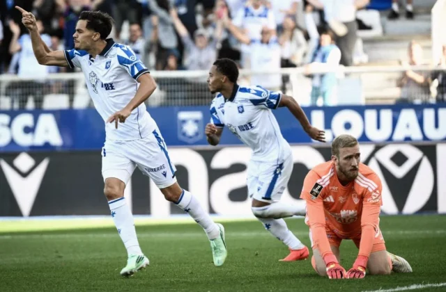 Auxerre Come Back to Beat Brest 2-1 and Move Above Their Rivals