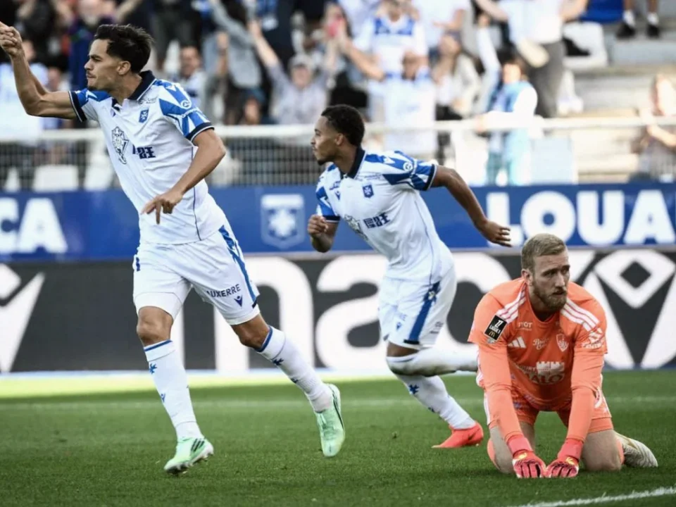 Auxerre Come Back to Beat Brest 2-1 and Move Above Their Rivals