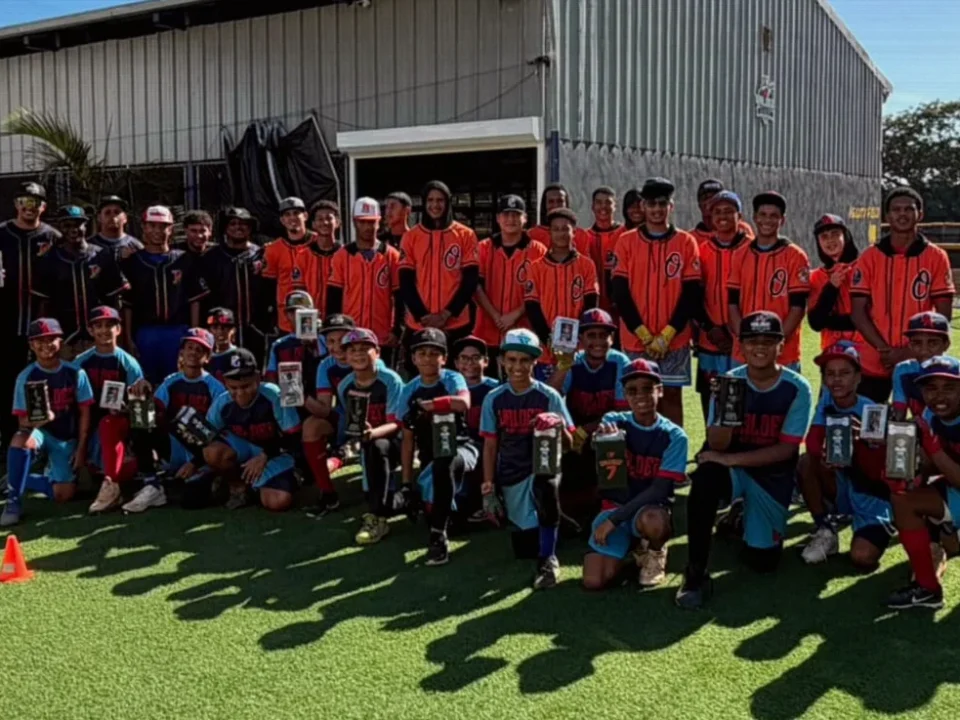 Samuel Basallo Brings Orioles Gear to Dominican Republic Kids