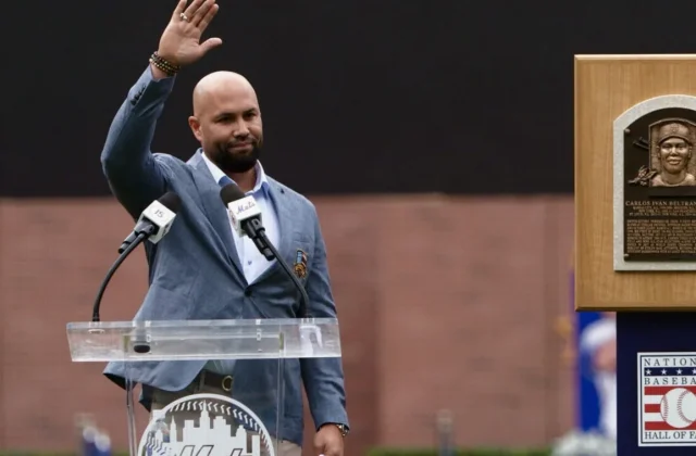 Carlos Beltrán Honored by Mets as No. 15 Is Retired at Citi Field