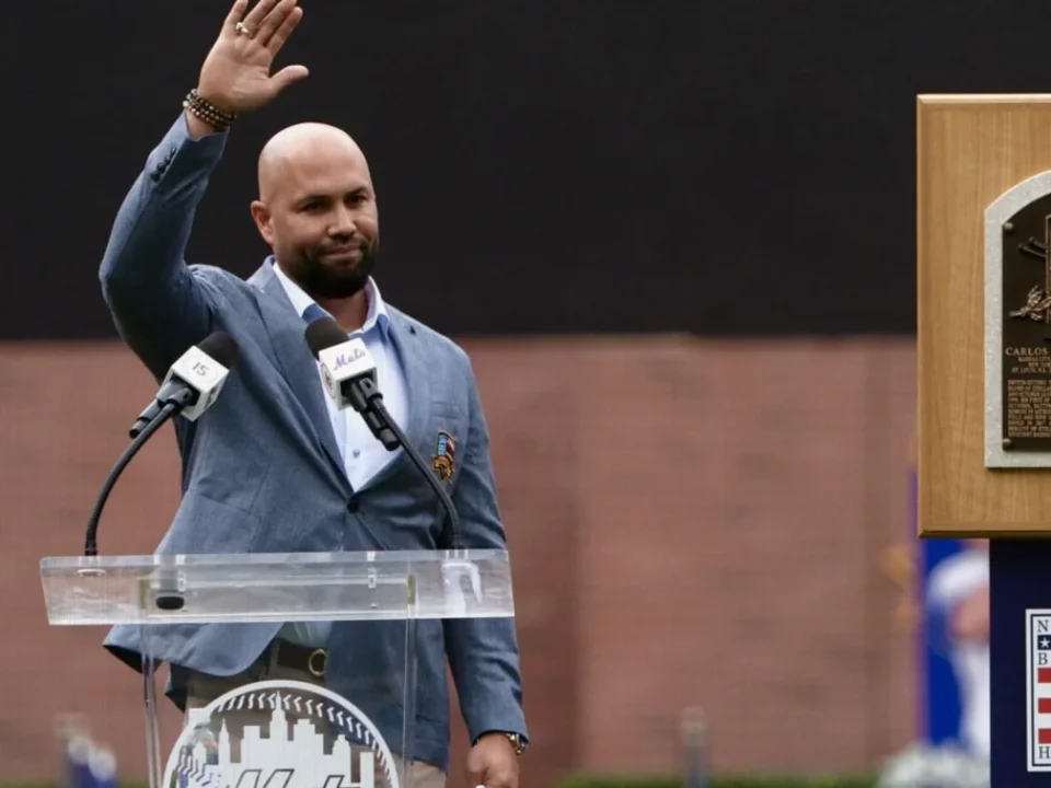 Carlos Beltrán Honored by Mets as No. 15 Is Retired at Citi Field