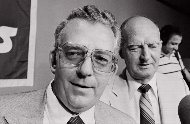 Longtime Phillies Executive Bill Giles Dies at 92