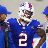DJ Moore Exits Bills-Lions Game Early After Shoulder Injury
