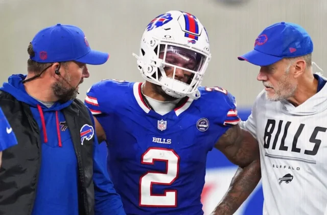 DJ Moore Exits Bills-Lions Game Early After Shoulder Injury