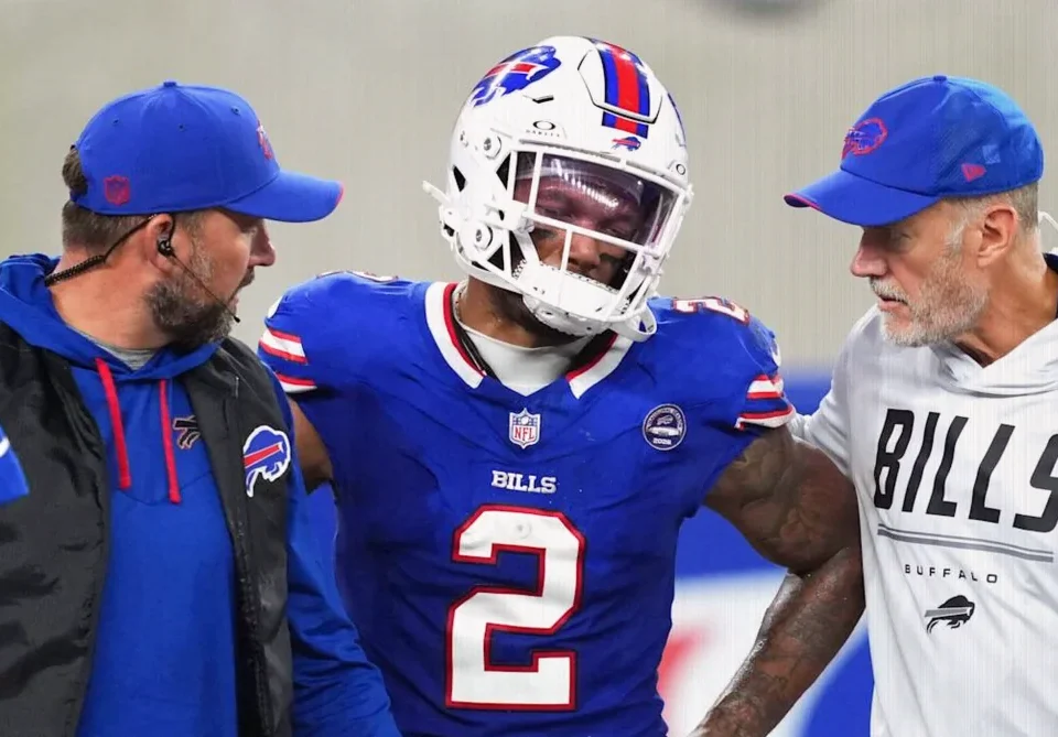 DJ Moore Exits Bills-Lions Game Early After Shoulder Injury