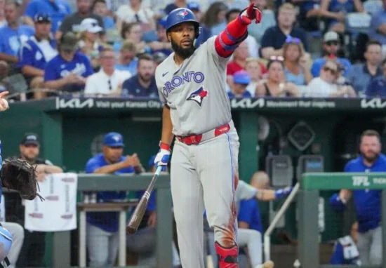Vladimir Guerrero Jr. Leaves Blue Jays-Rangers Game With Back Tightness