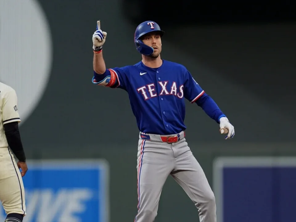 Jansen, Burger Power Rangers Past Twins to Keep AL West Race Alive