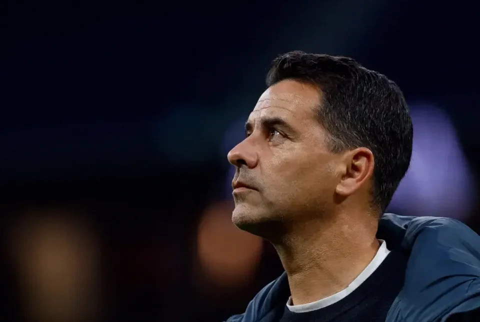 Míchel’s Ajax Crush Willem II 5-1 to Close on Eredivisie Leaders