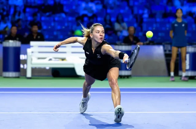 Maja Chwalinska Opens Singapore Campaign with Straight-Sets Win