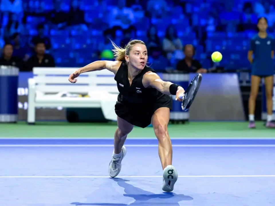 Maja Chwalinska Opens Singapore Campaign with Straight-Sets Win