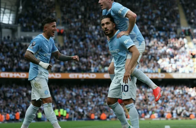 Manchester City Survive Sunderland Thriller to Lead Premier League