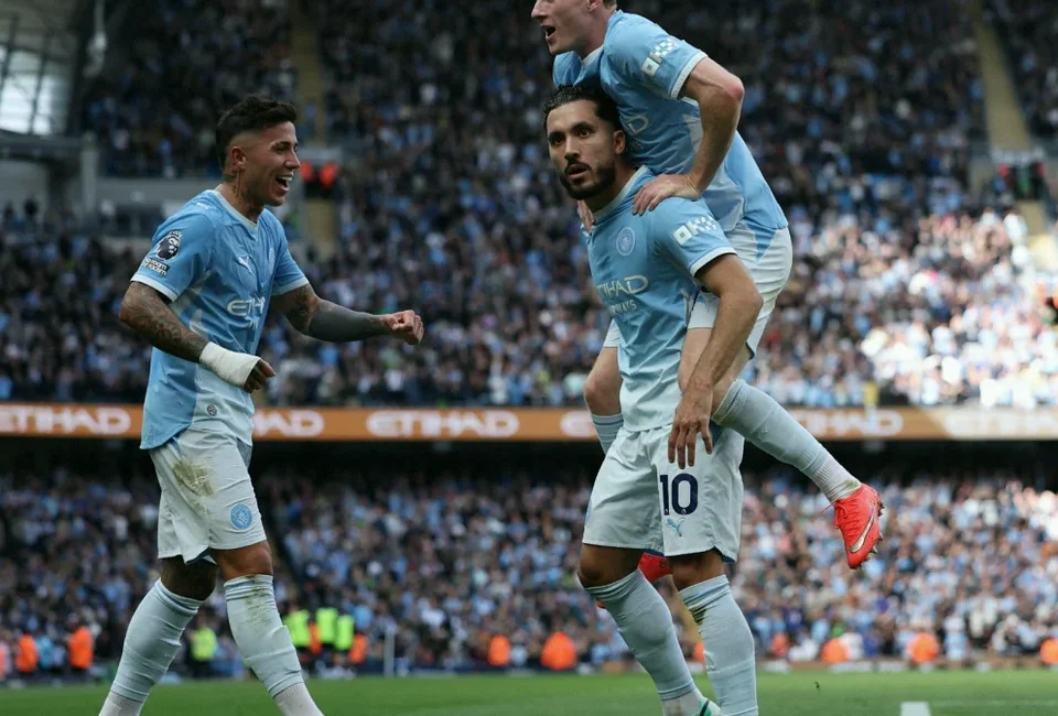 Manchester City Survive Sunderland Thriller to Lead Premier League
