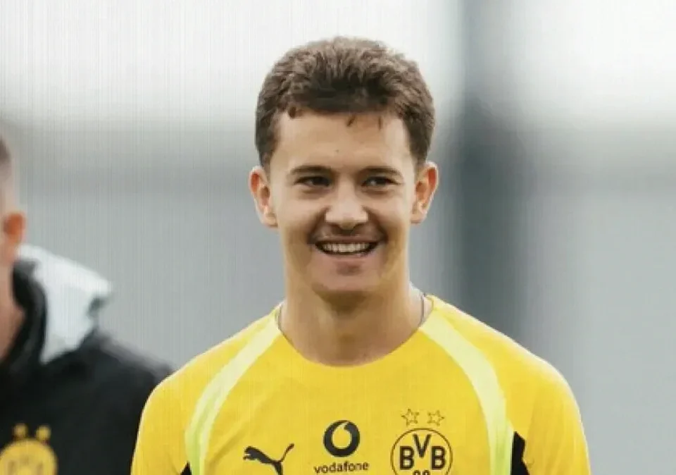 Karetsas Returns to Dortmund Training After Villarreal Collapse