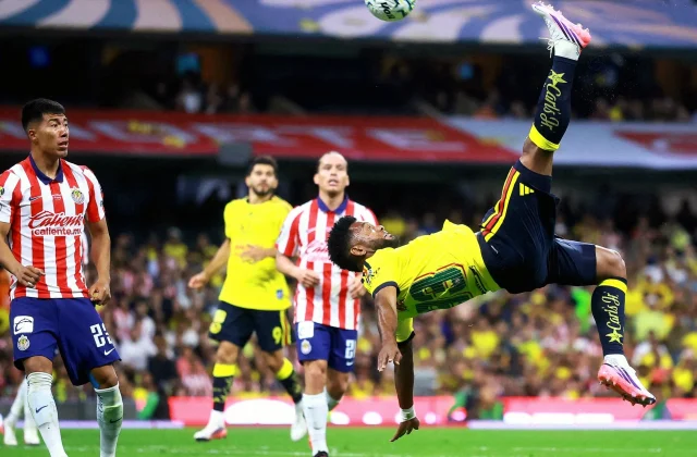 Luis Gabriel Rey’s Late Stunner Earns Club América Draw with Chivas