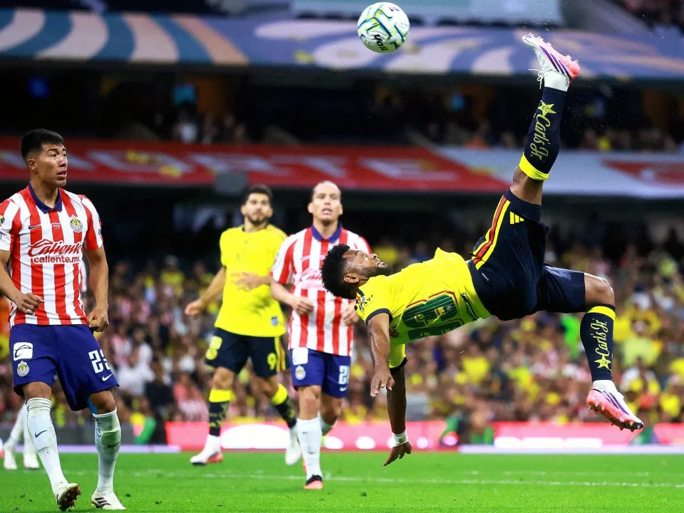 Luis Gabriel Rey’s Late Stunner Earns Club América Draw with Chivas