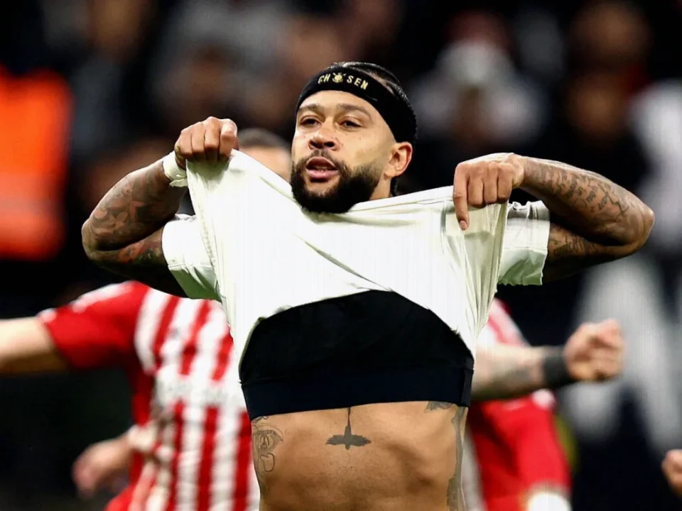 Memphis Depay Misses Late Penalty as Corinthians Exit Libertadores