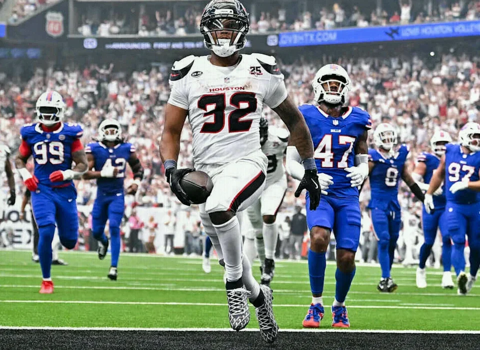 David Montgomery’s Three-TD Texans Debut Spoiled by Bills Loss