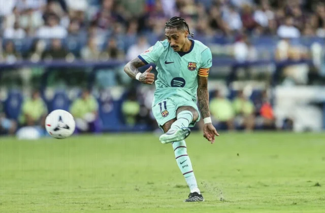 Deco Confirms Raphinha Has Agreed New Barcelona Contract