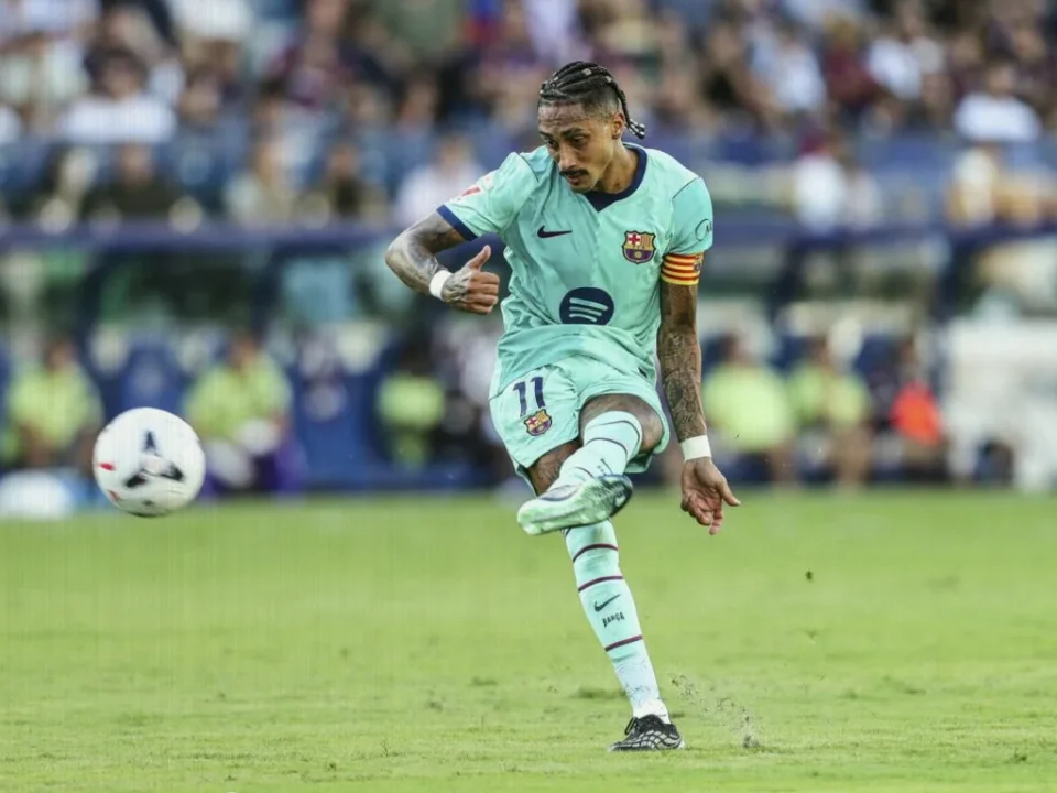 Deco Confirms Raphinha Has Agreed New Barcelona Contract