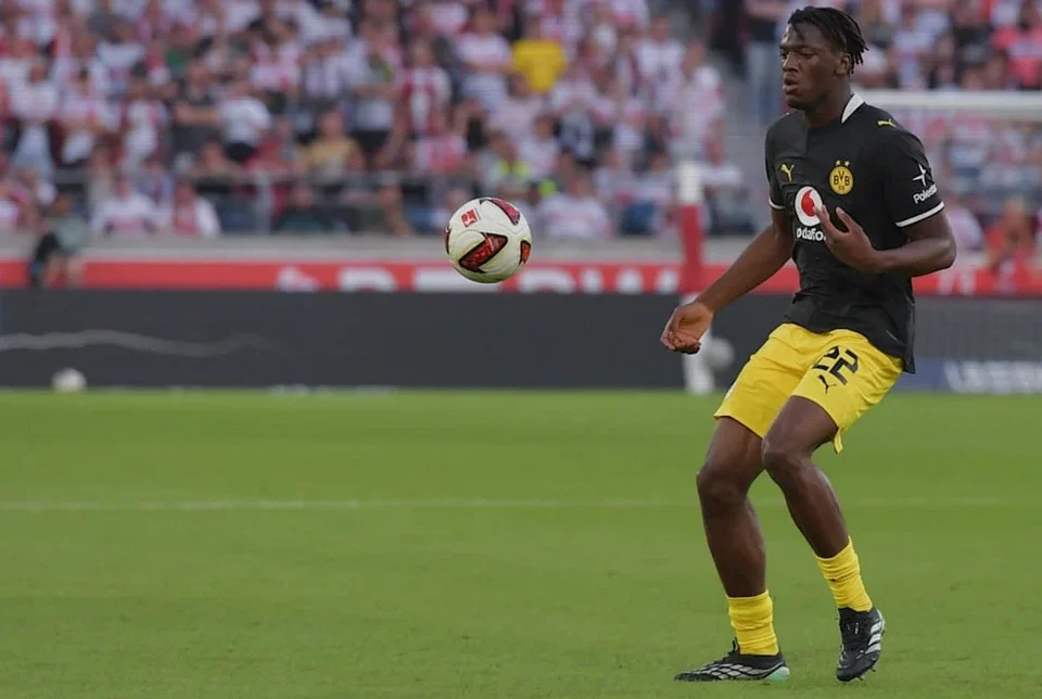 Joane Gadou Shows Promise but Needs to Improve on the Ball at Dortmund
