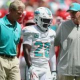 De’Von Achane Exits Dolphins-Chiefs With Knee Injury