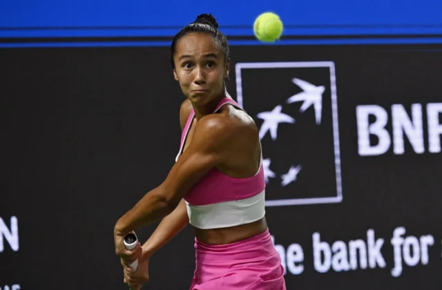 Fernandez Battles Back to Reach Singapore Tennis Open Final