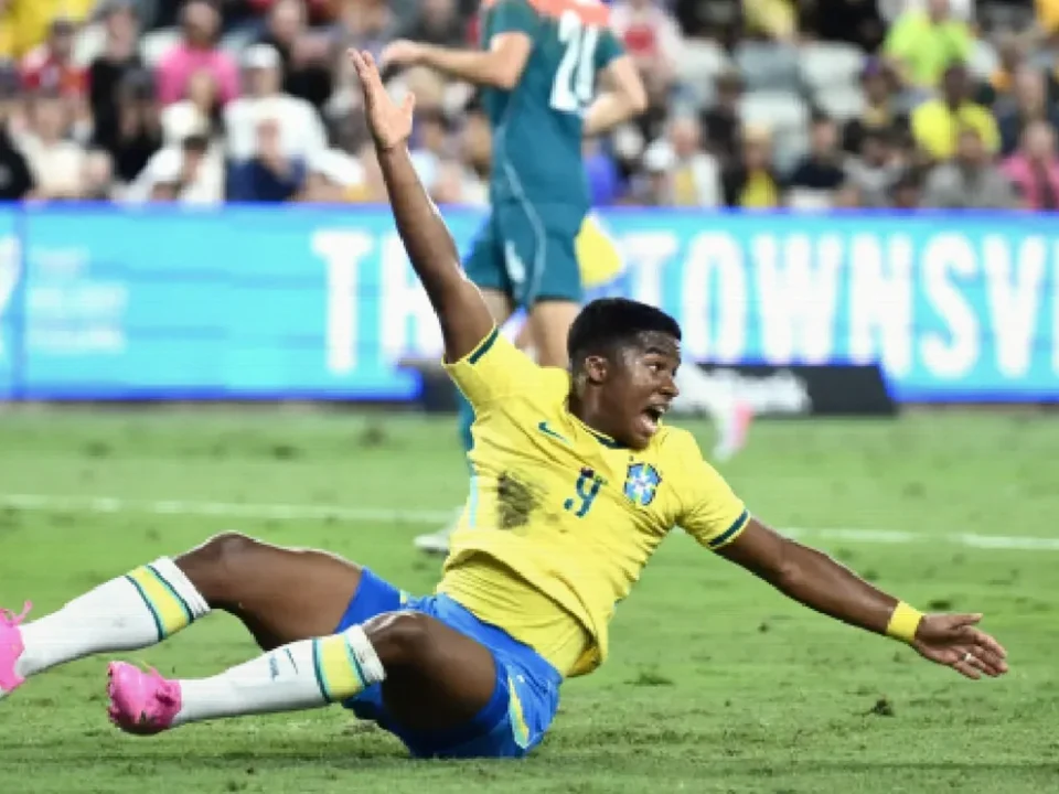 Endrick Urges Footballers to Value Their Privilege During Tough Spells