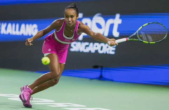 Fernandez Stuns Top-Seeded Andreeva to Reach Singapore Semifinals