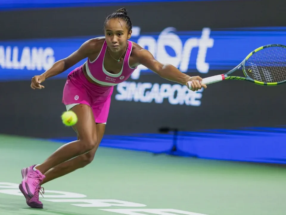 Fernandez Stuns Top-Seeded Andreeva to Reach Singapore Semifinals