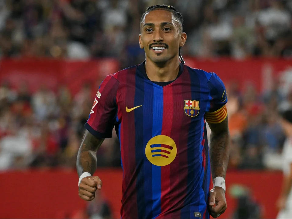 Raphinha Treble Fires Barcelona Past Sevilla as New Deal Nears