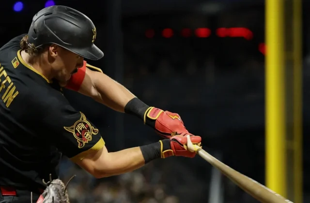 Pirates Rally Past Royals 8-5 to Open Final Home Series
