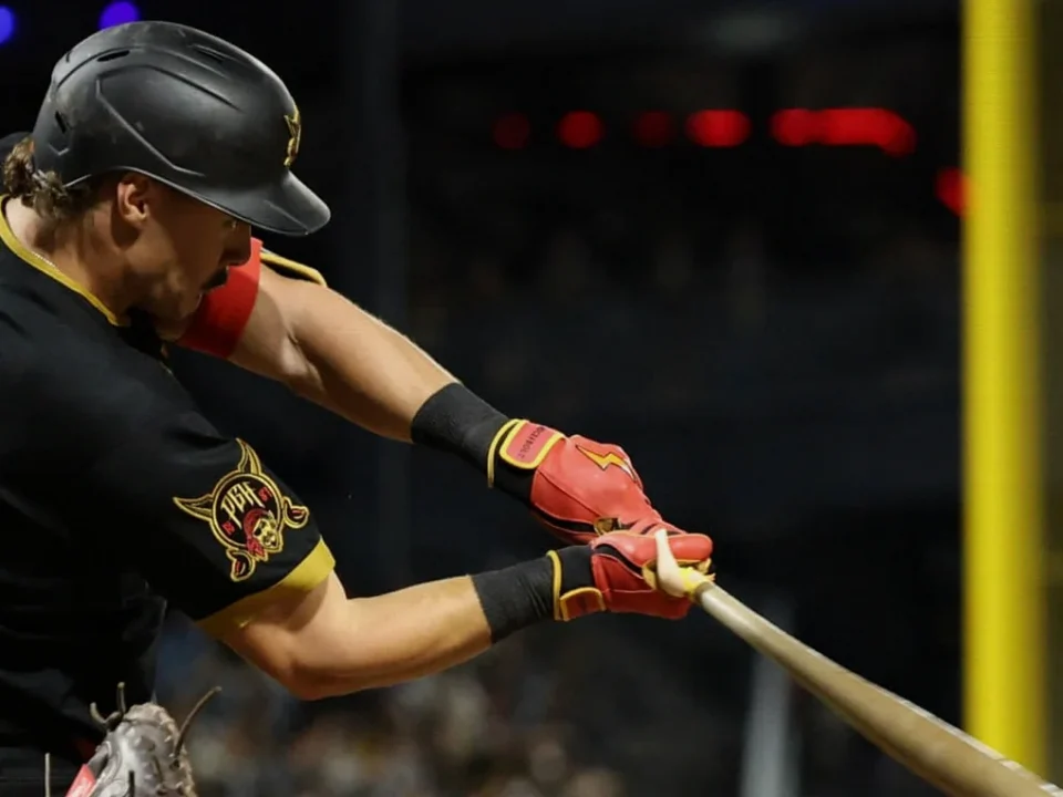 Pirates Rally Past Royals 8-5 to Open Final Home Series