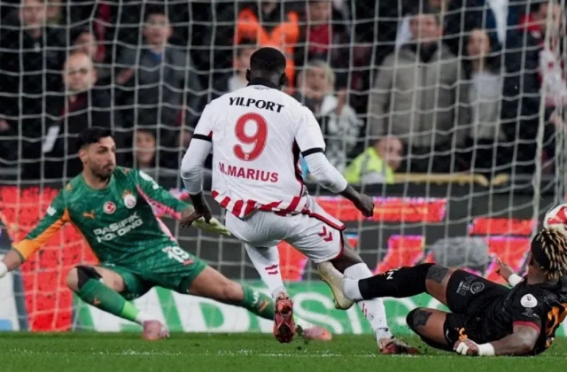 Olympiacos Sign Marius Mouandilmadji to Boost Attack After El Kaabi Injury