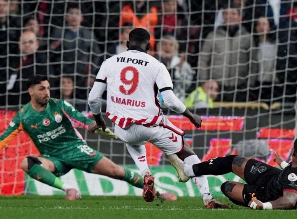 Olympiacos Sign Marius Mouandilmadji to Boost Attack After El Kaabi Injury