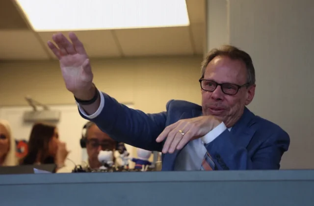 Mets Honor Howie Rose in Emotional Citi Field Radio Booth Farewell