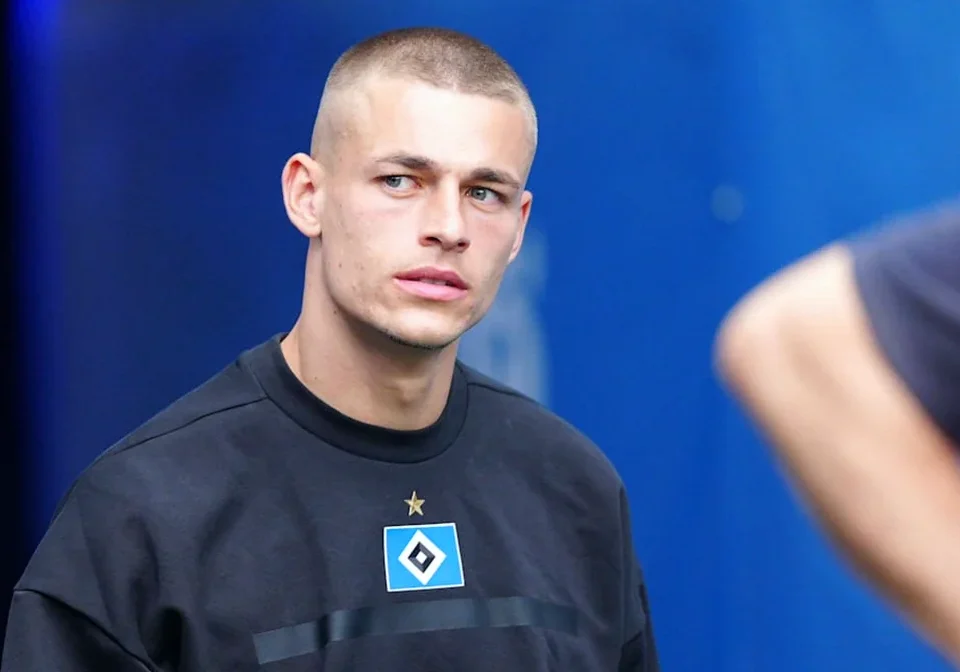 Miro Muheim Faces New Fight for His Place at Hamburg