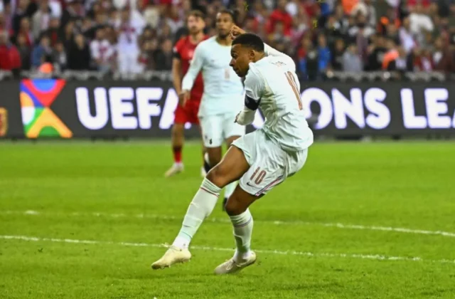 Kylian Mbappé Faces Uncertain Return After Left Knee Tendon Injury