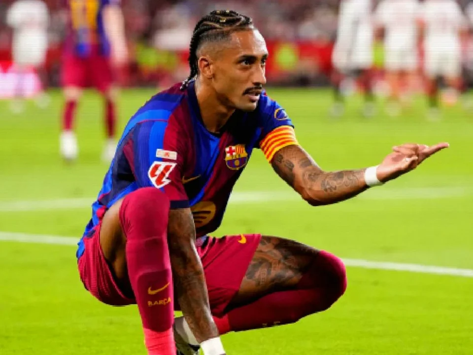 Raphinha Hat-Trick Powers Barcelona Past Sevilla to Maintain Perfect Start