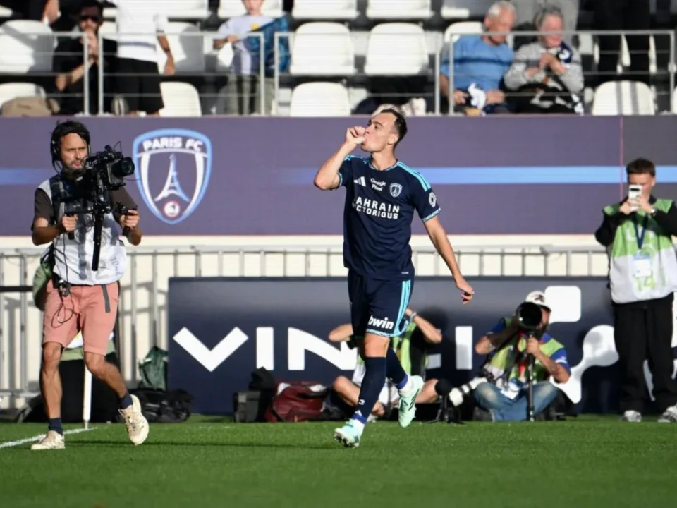 Pablo Pagis Nets First Paris FC Goal with Volley Against Strasbourg